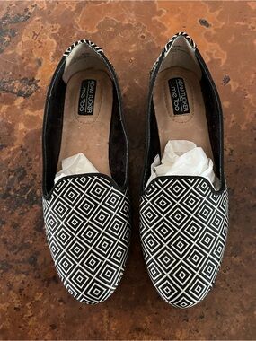 Adam Tucker Black & White Diamond-Pattern Slip-On Flats 6.5 NWOT